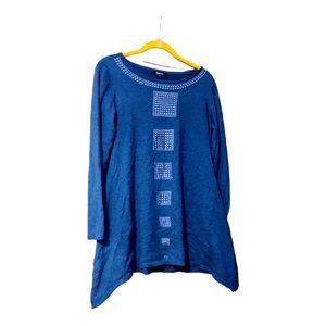 ✨GOOD CONDITION✨ Style&co. M gray shirt w rhinestone’s